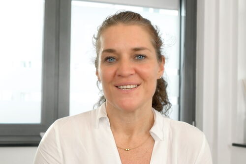 Dr. Carmen Heinz Dr. Carmen Heinz
